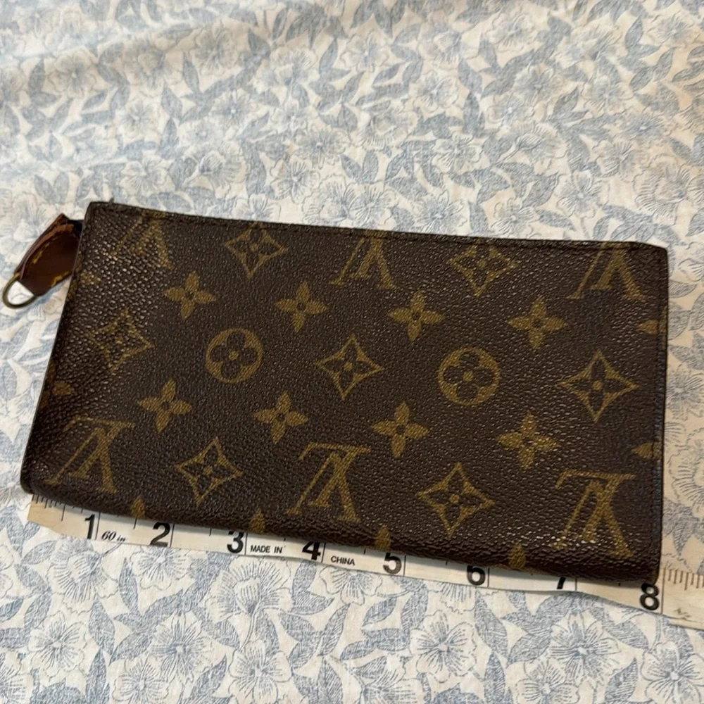 Louis Vuitton Brown and Gold Monogram Clutch size 8x4